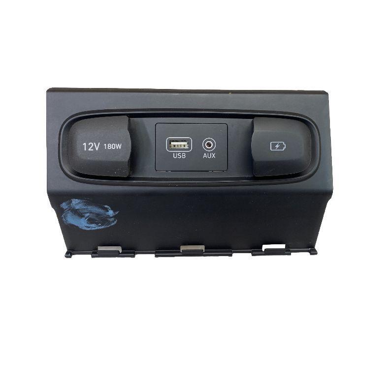 Hyundai Santa Fe 2020 usb port auxiliary jack charger assembly OEM 96120S1100