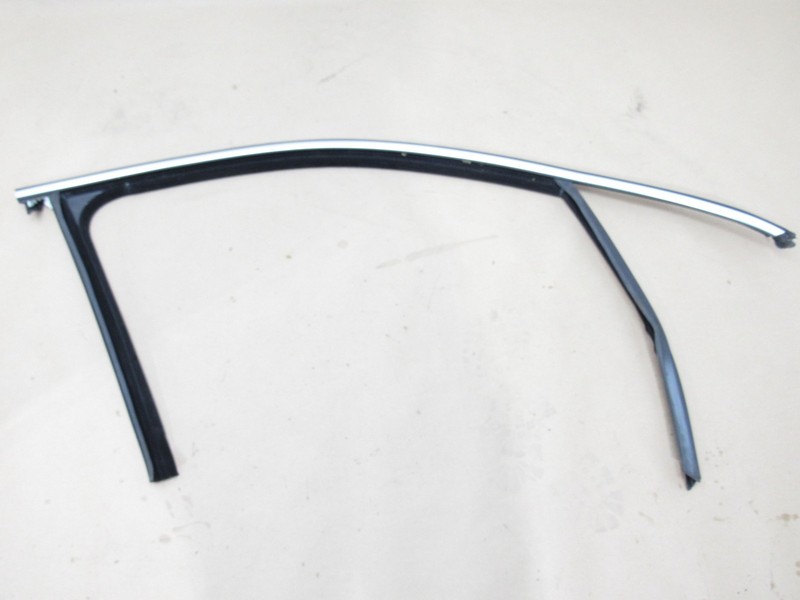 Volkswagen Touareg 2015 Front Right Door Window Seal Weatherstrip 11-17 *#4