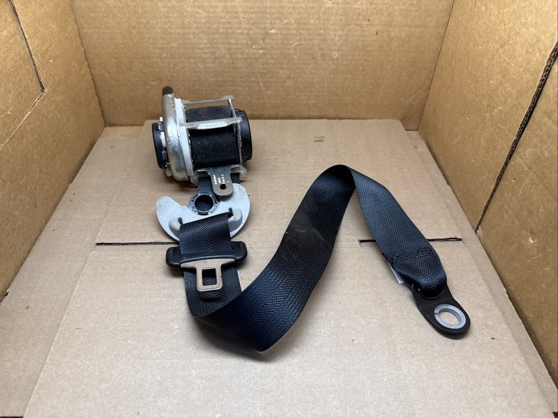 2012-2018 Prius C Sedan Front Right Passenger Side Seat Belt Seatbelt Retractor