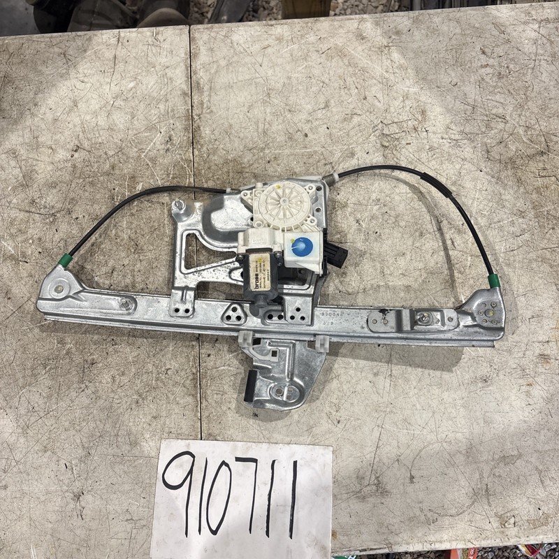 2006-2011 Cadillac DTS FRONT LEFT DRIVER SIDE WINDOW REGULATOR 2808059 used oem