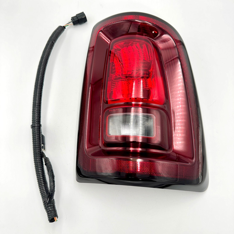 ✅ 2019-2026 RAM 2500-3500 HALOGEN REAR TAILLIGHT BRAKE TAILLAMP RIGHT SIDE OEM