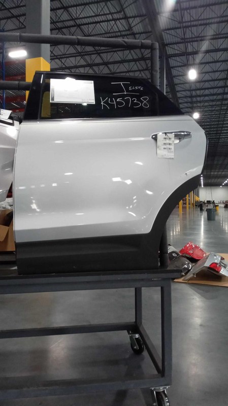 2015 Hyundai Santa Fe Left Door Silver OEM Used 548296 94k Miles