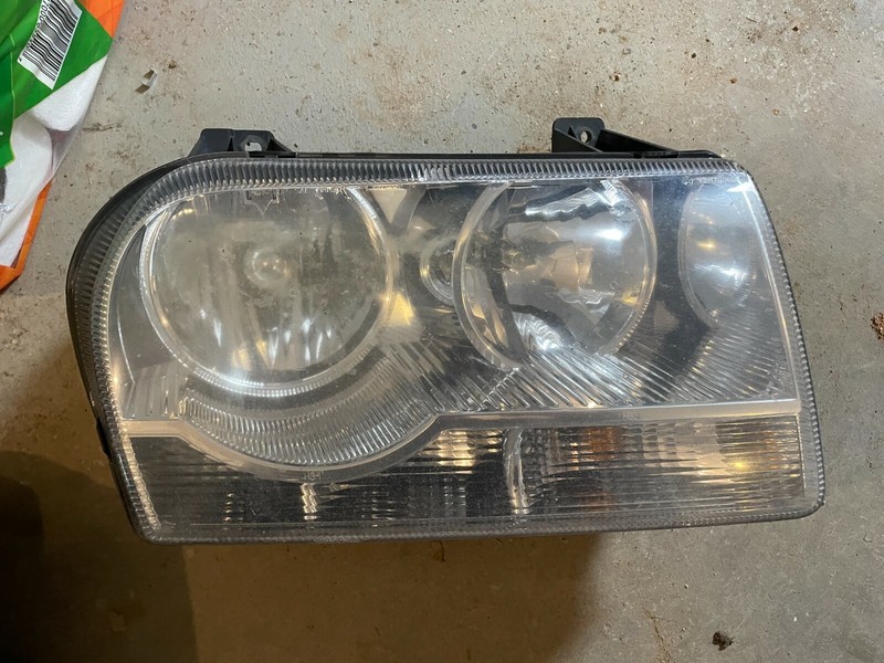 05-07 CHRYSLER 300 OEM HALOGEN HEADLIGHT ASSEMBLY RH - PASSENGER SIDE