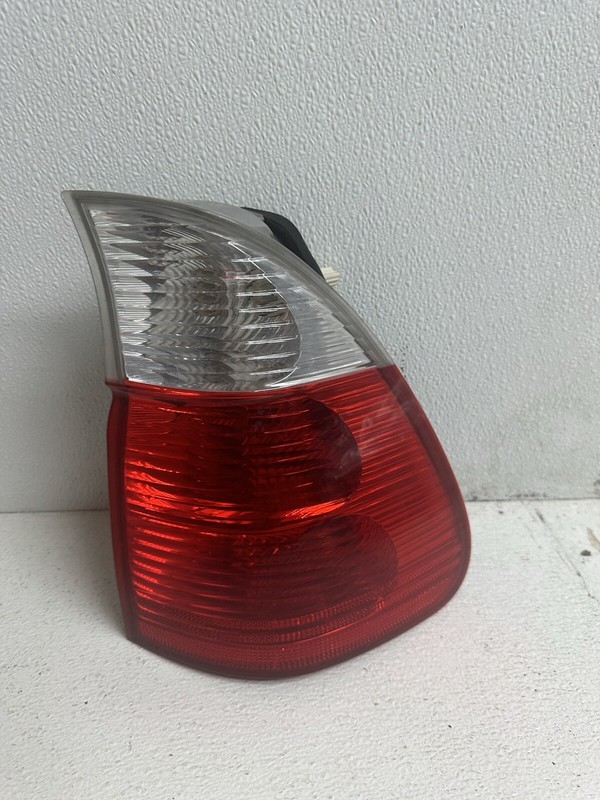 2004-2006 BMW X5 Right Passenger Qrt Mtd Tail Light Lamp Taillight Taillamp Oem