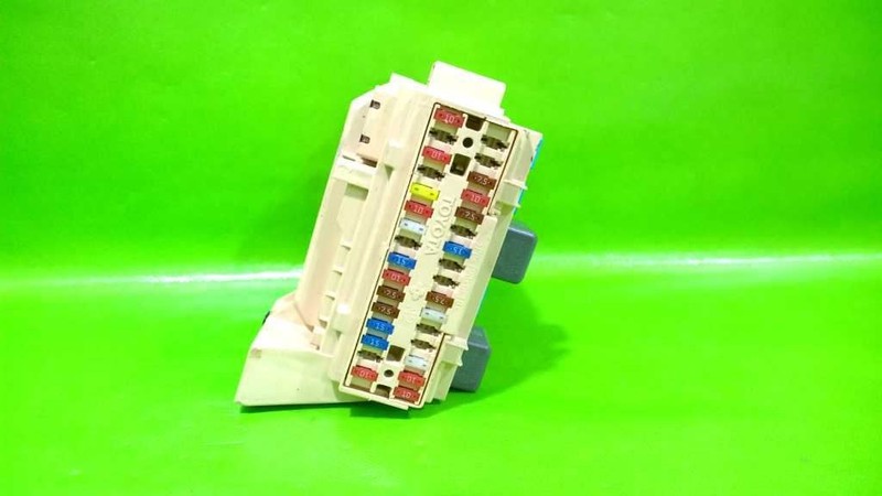 04 05 SOLARA INTERIOR CABIN FUSE RELAY BOX OEM 4310-8