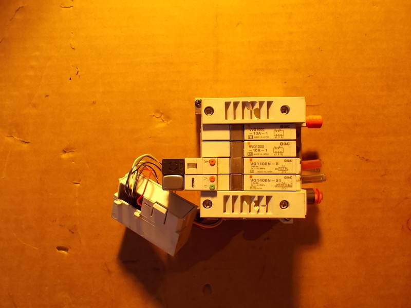 SMC VVQ100-10A-1 (2),VQ1100N-5,VQ1400N-51 Solenoid Valve Assembly