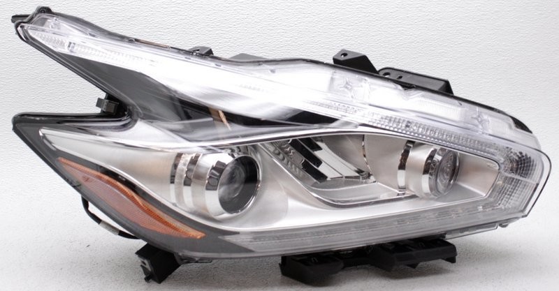 OEM Nissan Murano Right Passenger Side LED Headlamp - Lens Chipped & Tab Gone