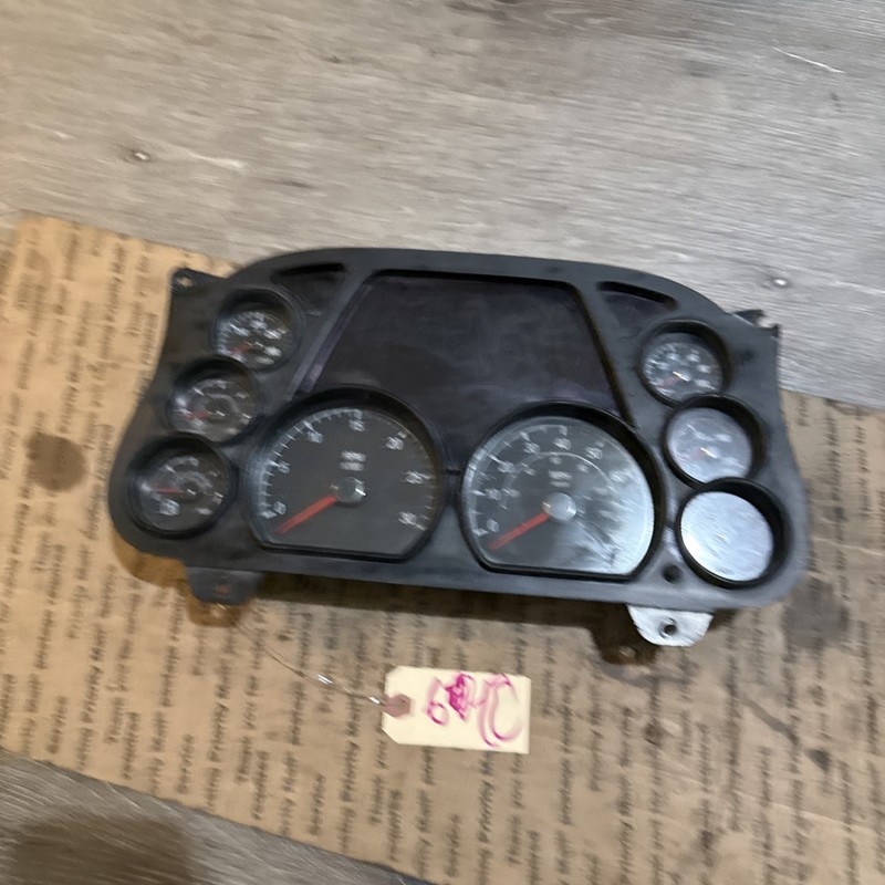 Peterbilt 579 Speedometer Instrument Cluster- P/N: Q43-6057-1-2-107B Broken