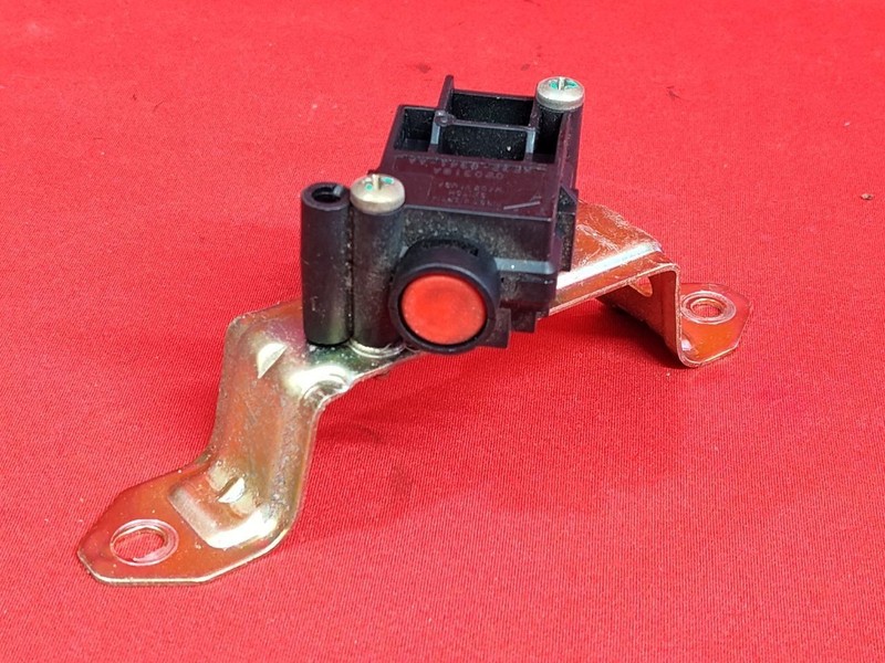 2001-2004 Mazda Tribute / Escape Mariner Fuel Inertia Cutoff Cut-Off Switch