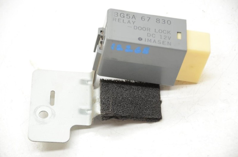 99-00 Mazda Mx-5 Miata Door Lock and Flasher Relay BG5A 67 830