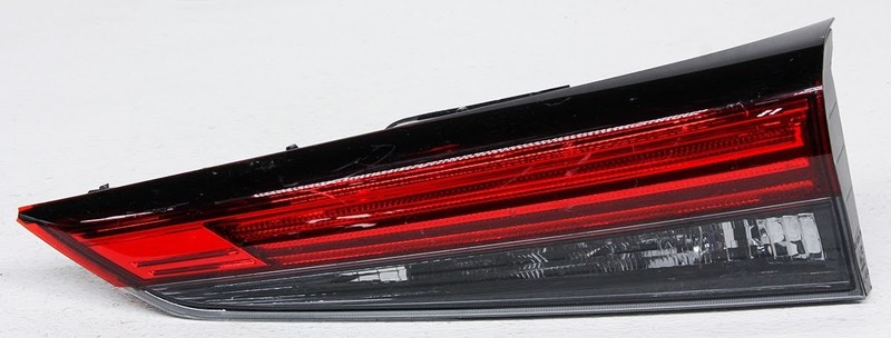 OEM Toyota Highlander Right Passenger Side LED Tail Lamp 81580-0E180 Lens Chip