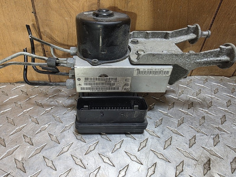 P04779242AH Chrysler 300 2006-07 ABS AntiLock Brake Pump Control OEM