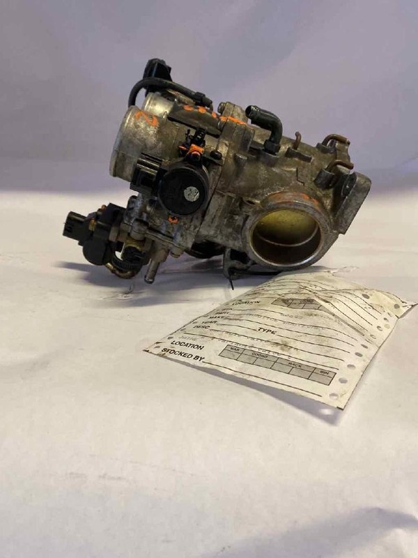 Throttle Body/valve Assy LEXUS ES300 99 00 01