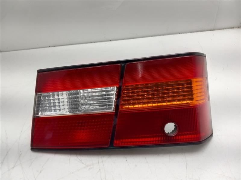 97-99 LEXUS ES300 PASSENGER SIDE REAR TAIL LIGHT ASSEMBLY