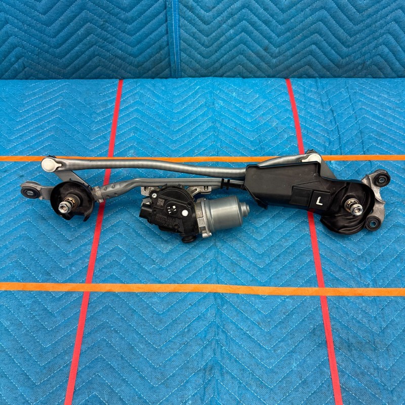 2015–2024 Lexus RC350 Windshield Wiper Linkage With Motor OEM 8511053050