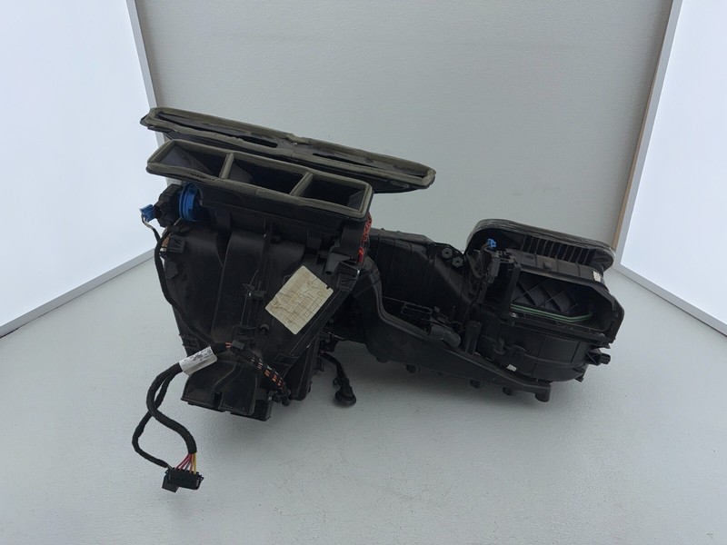 2010 - 2014 VOLKSWAGEN JETTA SPORTWAGEN HVAC HEATER BOX BLOWER OEM