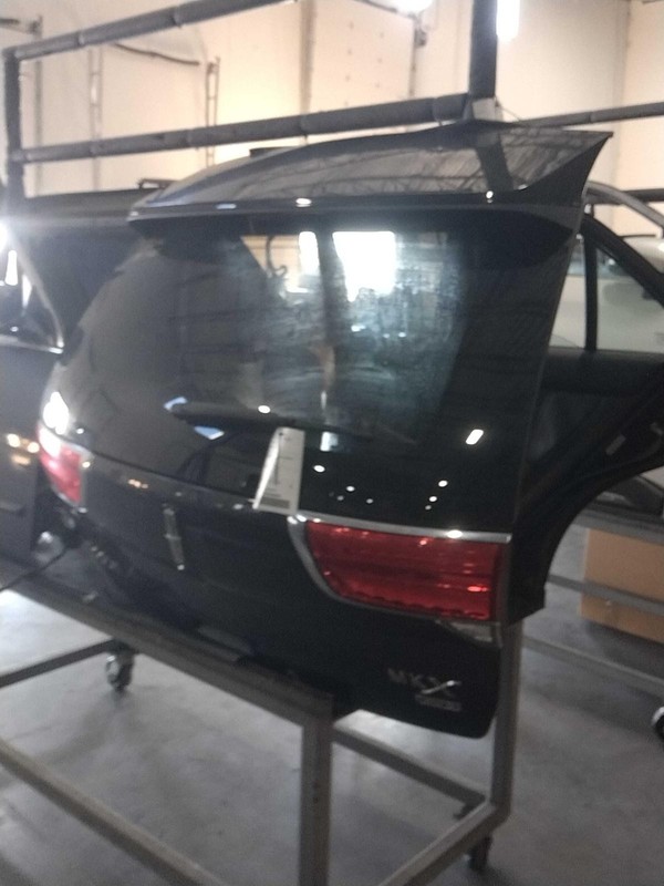 Used Deck Lid fits: 2015 Lincoln Mkx privacy tint glass power lift smooth painte