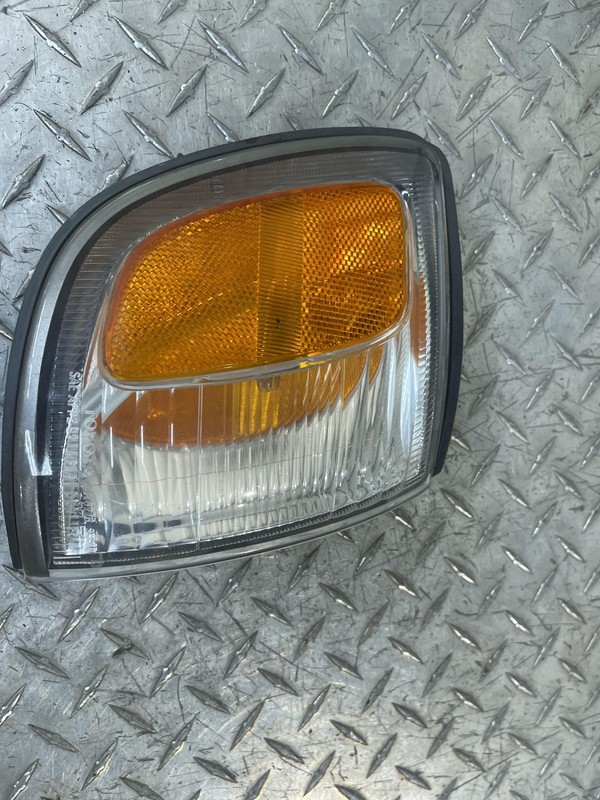 1999-2002 Toyota 4runner 4 runner Passenger Turn Signal Light Oem Tested