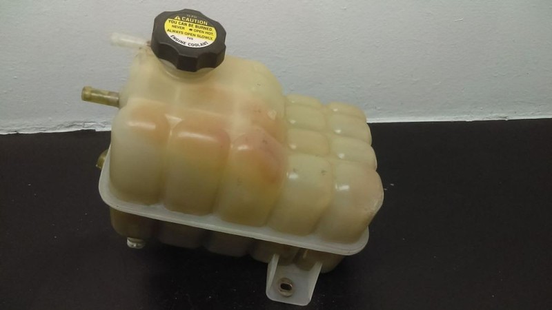00-04 GMC Yukon Denali Coolant Reservoir Tank OEM 15808716