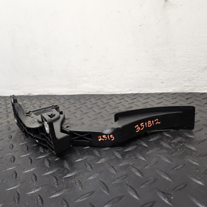11-23 Dodge Durango Accelerator Gas Pedal Assembly OEM 52124785AG