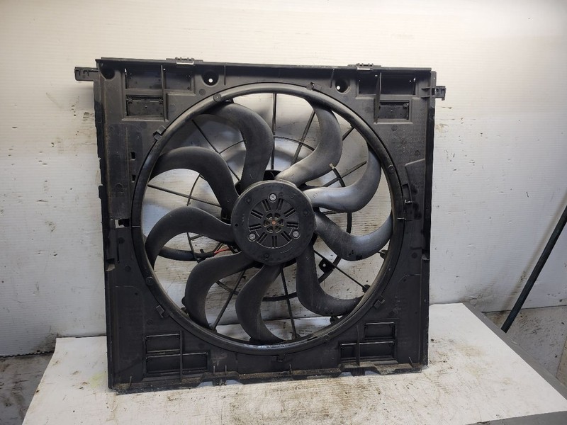 Radiator Fan Motor Fan Assembly 600 Watt Fits 19-23 BMW X4 1691425