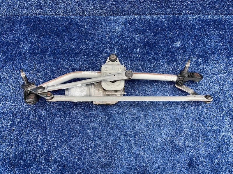 2015-2020 AUDI A3 FRONT WINDSHIELD WIPER WASHER TRANSMISSION WITH MOTOR OEM