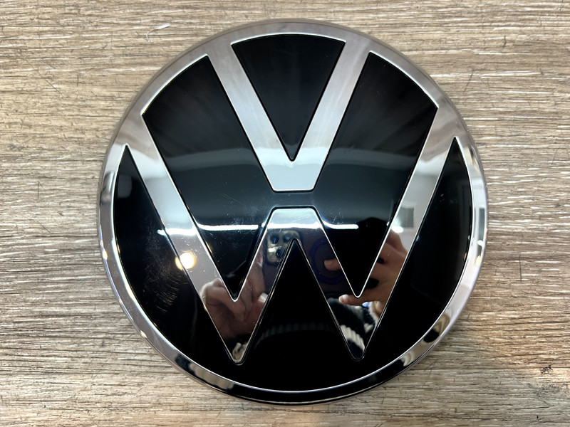 2018-2023 Volkswagen Emblem OEM 3CN853601D