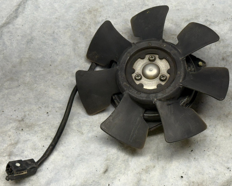 2002 Suzuki GSXR6 Radiator Cooling Fan Motor Coolant GSXR 600 02