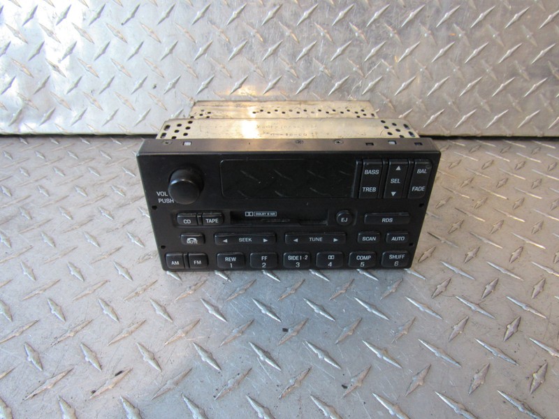00 LINCOLN TOWN CAR AM-FM CASSETTE CD CONTROL YW1F-18C870-CA 4.6L 8CYL 4DR SDN