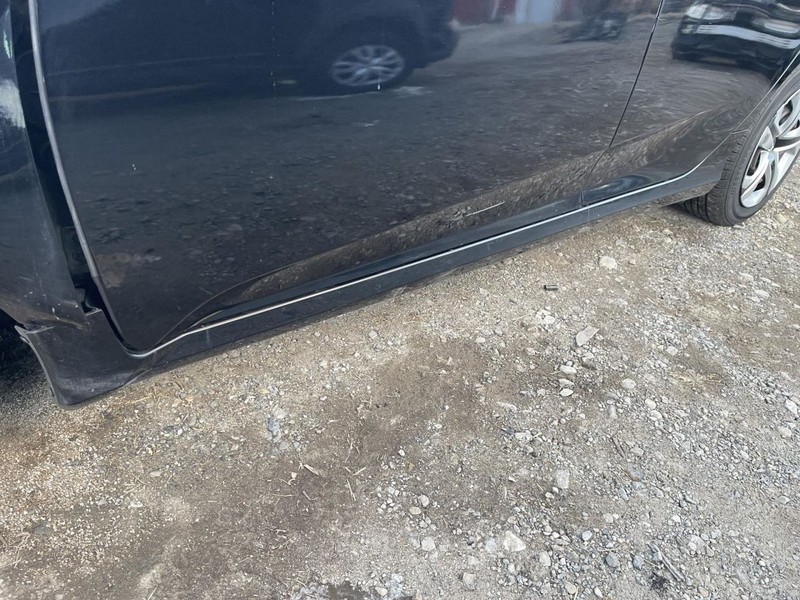 16-21 HONDA CIVIC LEFT ROCKER MOULDING BLACK PC:NH731P 2.0L AT FWD 87K LX 63631