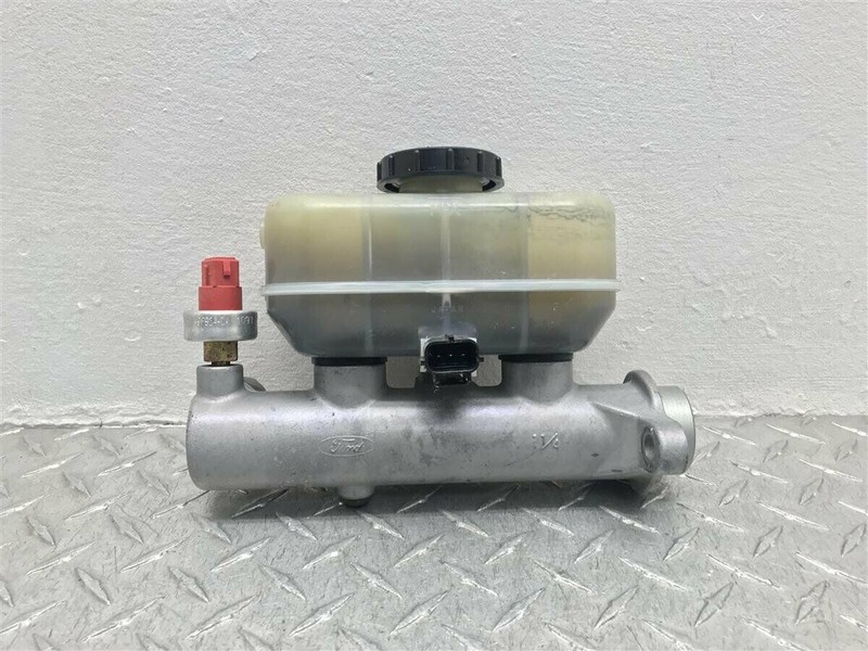 2000-2004 FORD F150 BRAKE MASTER CYLINDER DRUM BRAKES W/CRUISE OEM YL3Z-2140-AB