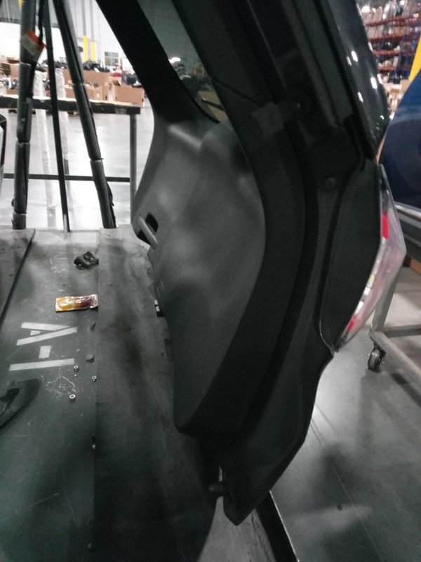 Used Deck Lid fits: 2015 Ford Edge manual lift without lighted center reflector