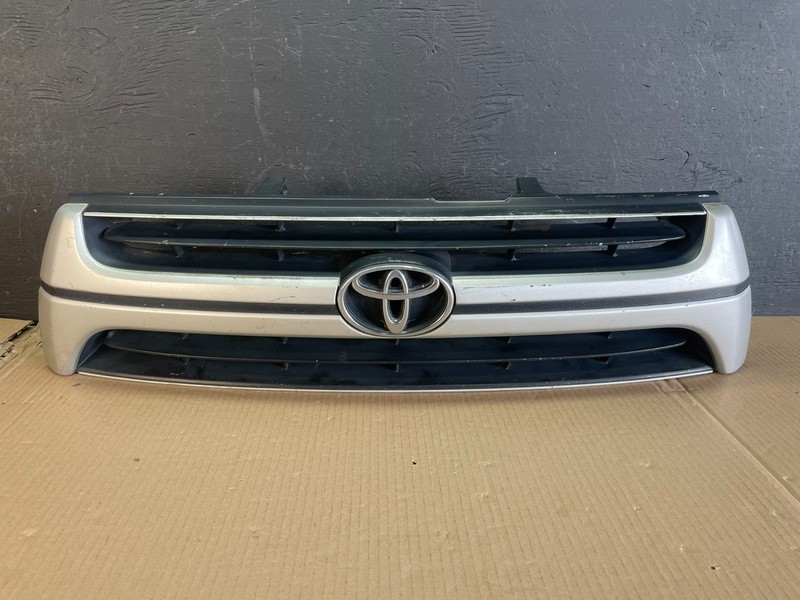 2001 to 2002 Toyota 4Runner Front Upper Grill Grille OEM AE3520 DG