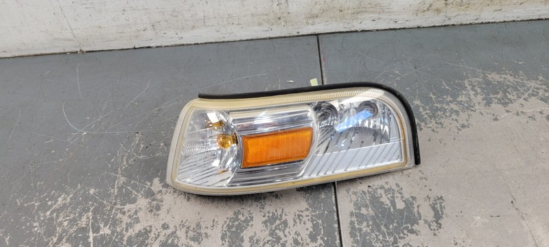 2006 Grand Marquis / Crown Vic Victoria Left Turn Signal / Park Light #0006 Y8