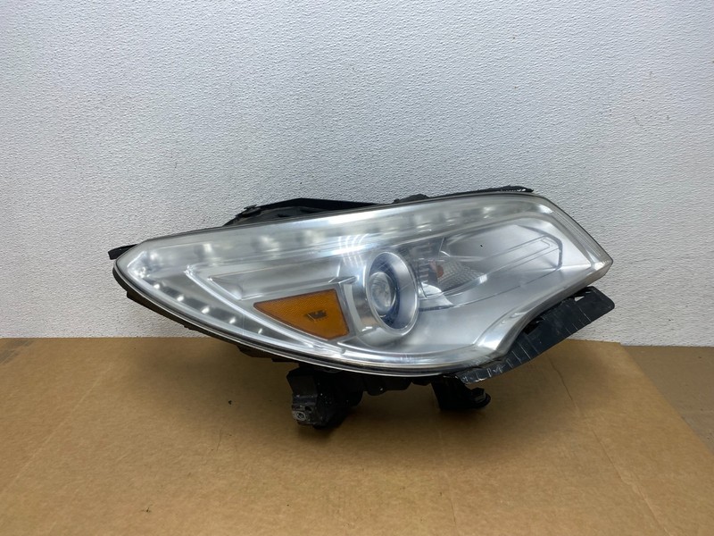 2013-2017 Buick Enclave Right Headlight Xenon Hid One Ballast OEM AE2899 DW