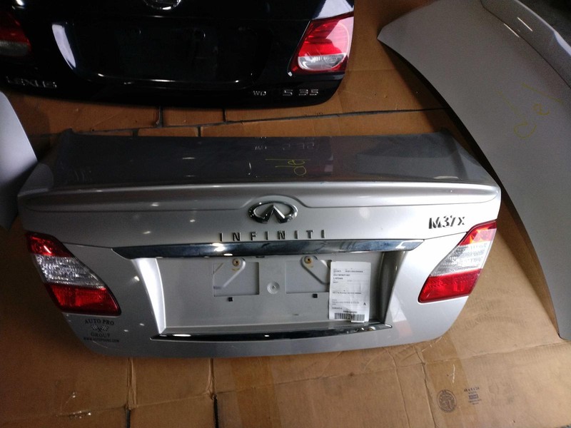 2012 INFINITI M37 Deck Lid Trunk Lid Silver OEM 265401ME5A 121K Miles