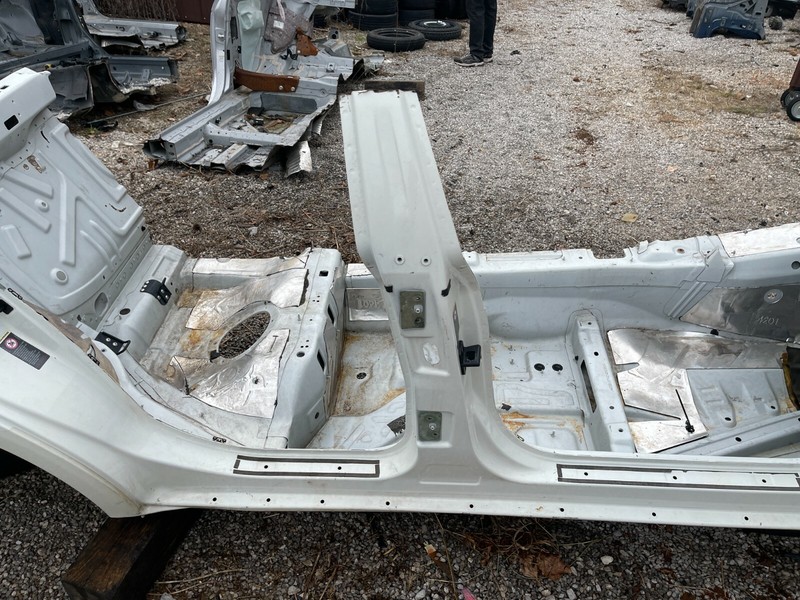 2005-2011 Mercedes CLS63 550 500 AMG W219 Right Passenger Center B Pillar OEM