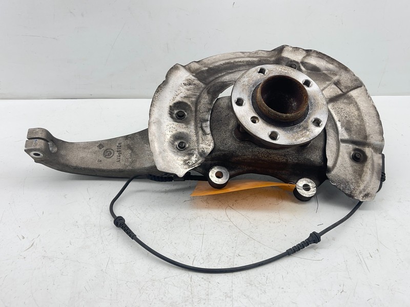 10-16 BMW 528i RWD FRONT RIGHT SPINDLE KNUCKLE 6775770 OEM