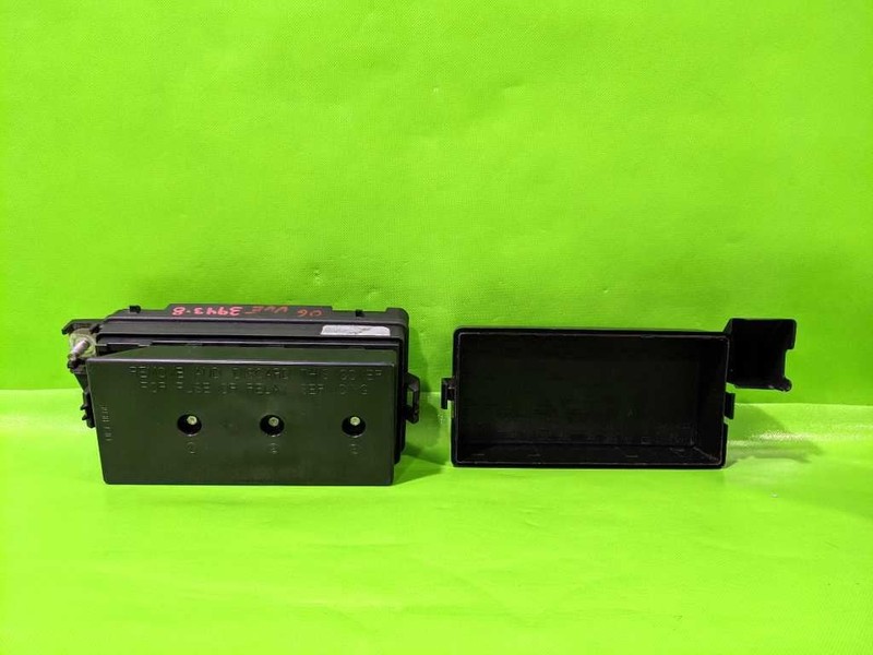 06 07 VUE 3.5L ENGINE FUSE RELAY BOX OEM 3943-8