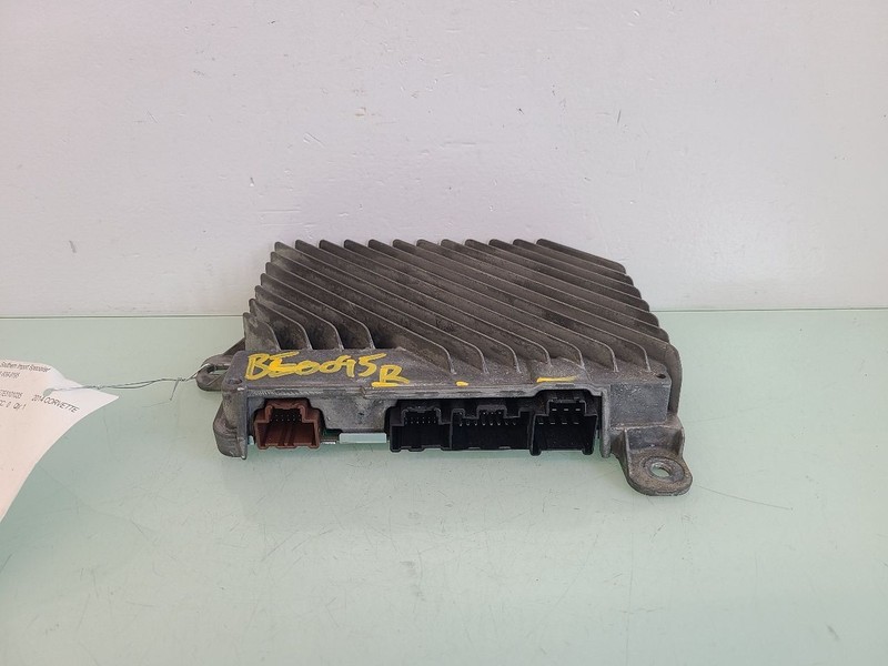 Audio Equipment Radio Amplifier Opt Uqs Fits 14 CORVETTE 582427