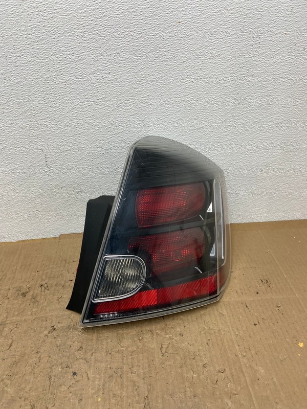 2007 to 2012 Nissan Sentra Right Passenger RhBlack Tail Light Oem AC0260 LK
