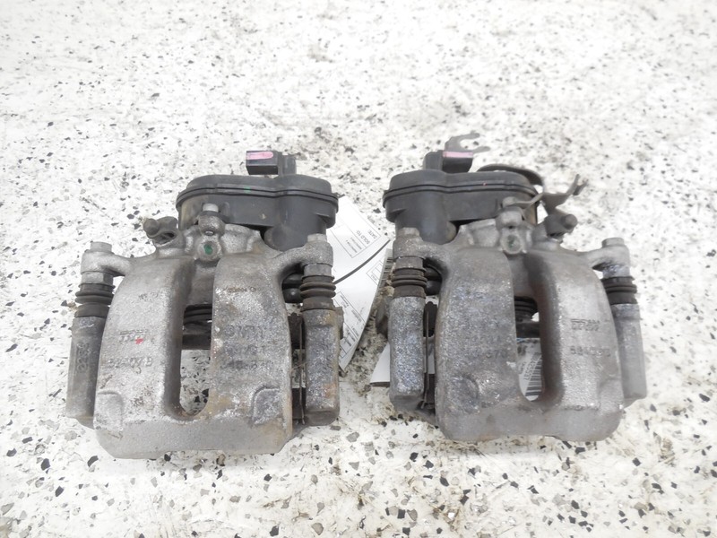 2023 23 BMW X5 xDrive40i Rear Brake Caliper Pair Driver Left Passenger Right OEM