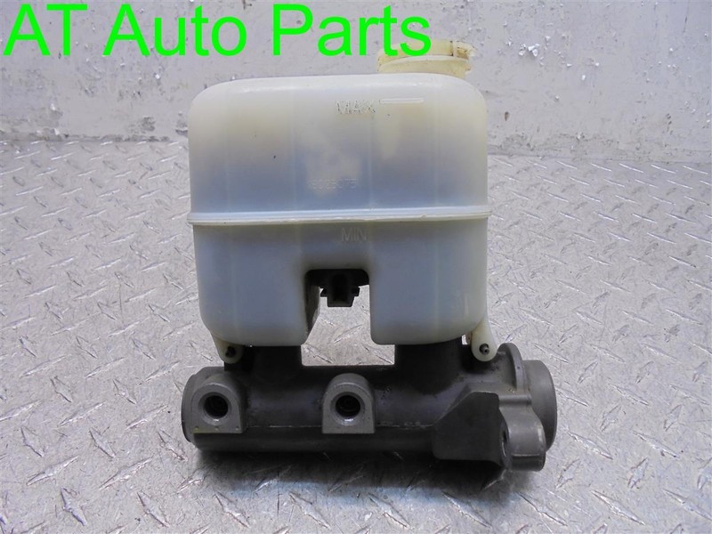 99 00 01 02 5.3L SIERRA TAHOE SUBURBAN YUKON BRAKE MASTER CYLINDER 19209249