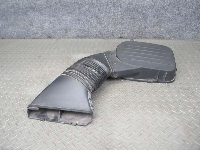 2017-2020 MASERATI LEVANTE M161 3.0L LEFT AIR INTAKE DUCT TUBE W CLEANER COVER