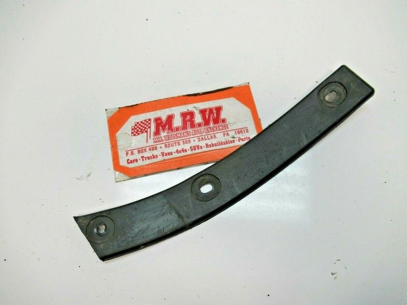 PLASTIC FENDER TRIM LEFT FRONT BY INNER SPLASH SHIELD MUD FLAP DRIVER LF CELICA