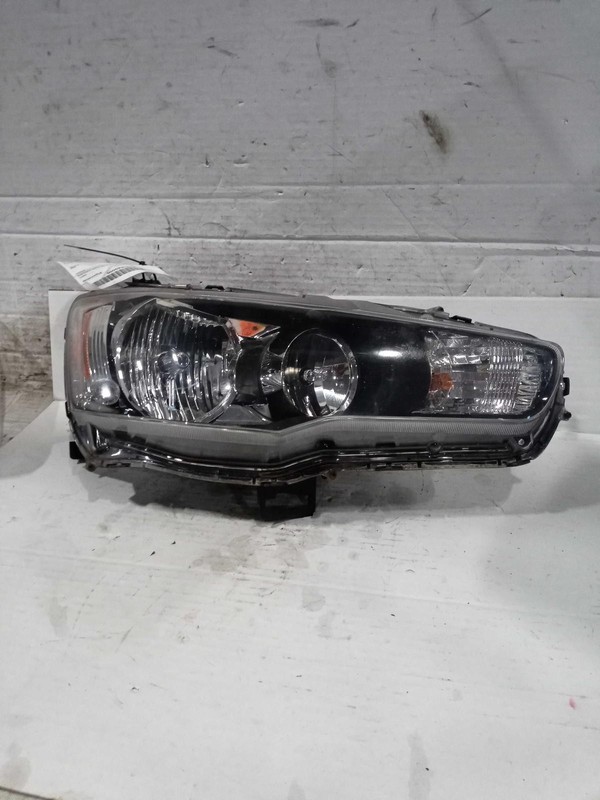 2015 Mitsubishi Lancer Right Headlight Assembly Halogen Silver 64000 Miles