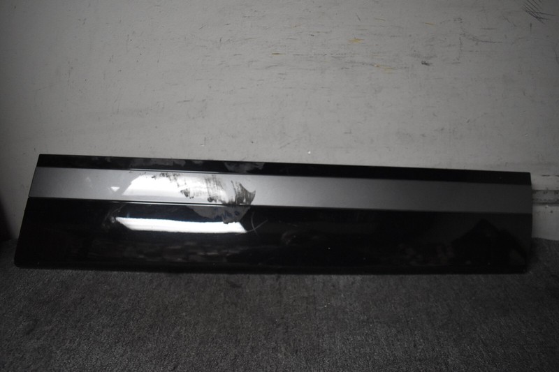 2017-2019 LAND ROVER VELAR FRONT RIGHT DOOR MOLDING FACTORY OEM