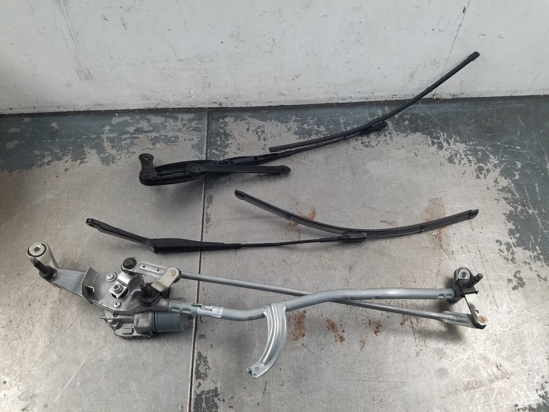 2016 Mercedes AMG C 63 S Windshield Wiper Motor /Arms #4566 Y4