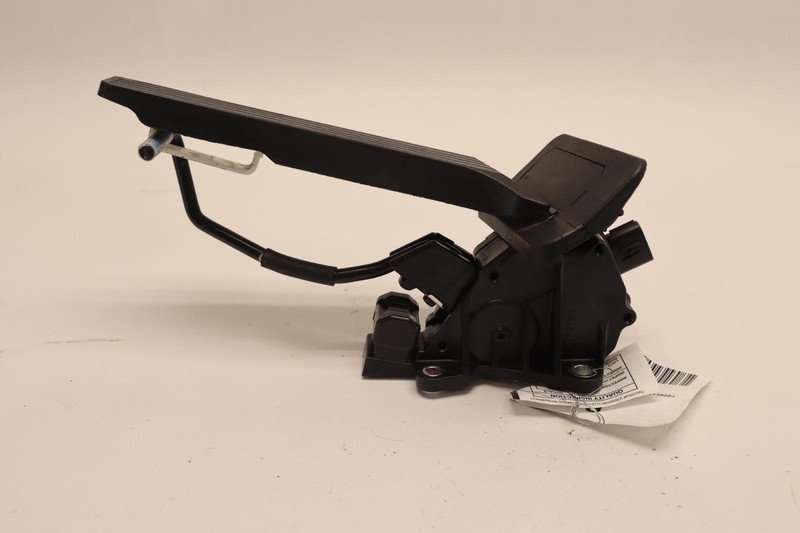 2016-2017 LEXUS LS460 LS600H GAS THROTTLE ACCELERATOR PEDAL PAD ASSEMBLY OEM