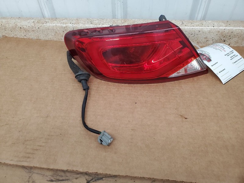 Driver Tail Light Sedan Quarter Panel Mounted Fits 15-16 200 289446